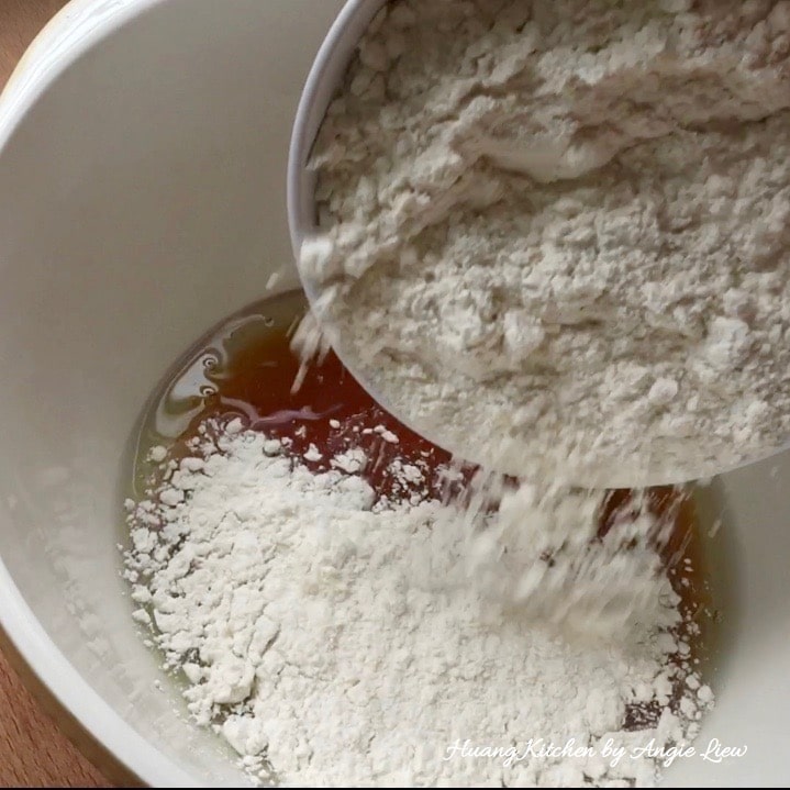 Make mooncake skin.