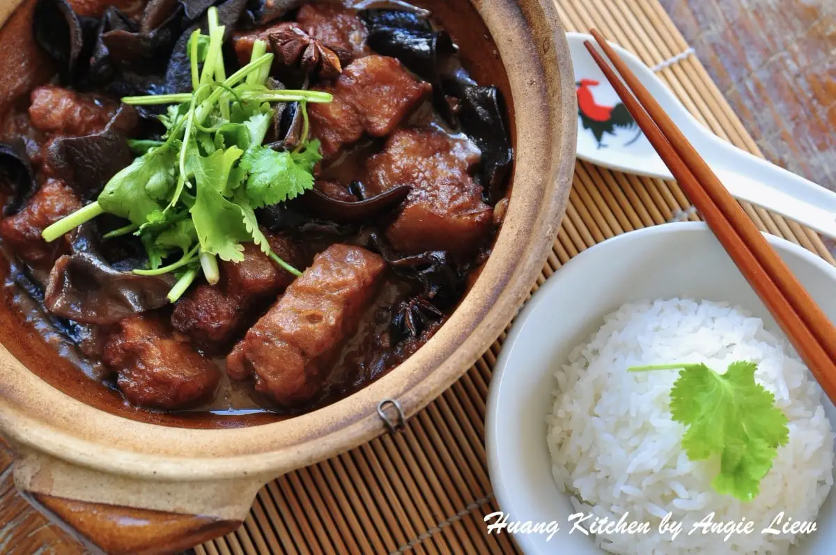 Serve hot with steamed white rice.
