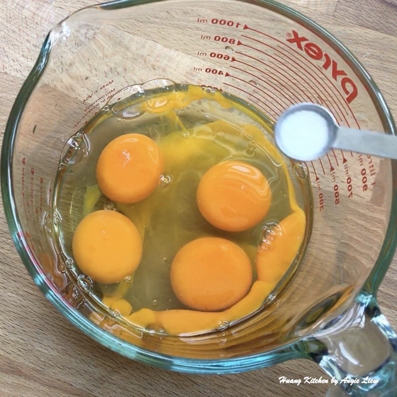 Add salt in egg