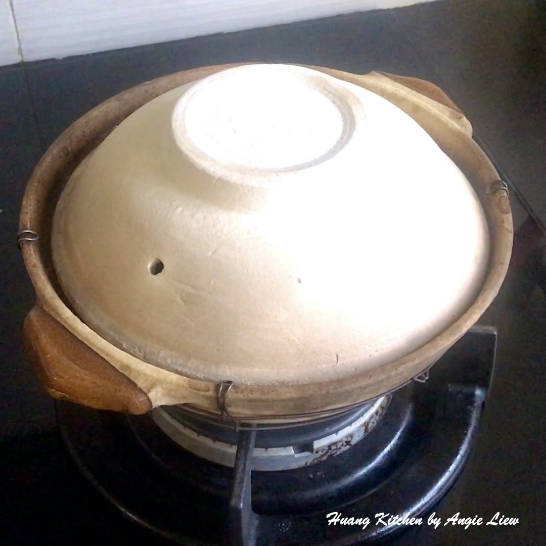 Cover the claypot and remove from heat.