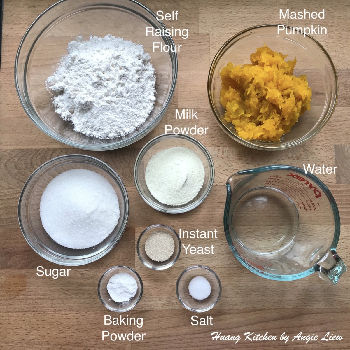 Ingredients for steamed pumpkin sweet cake