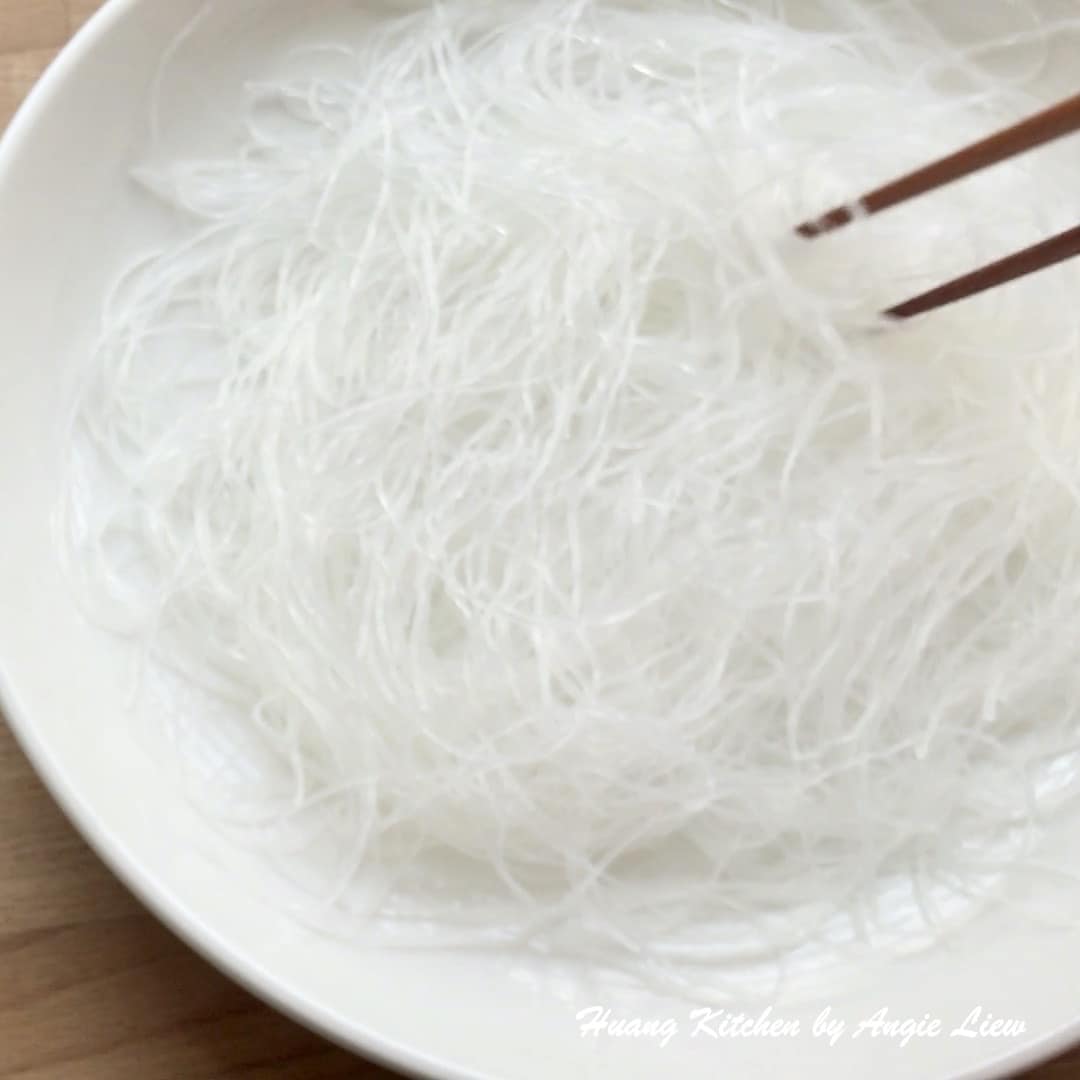 Place glass noodles on plate.