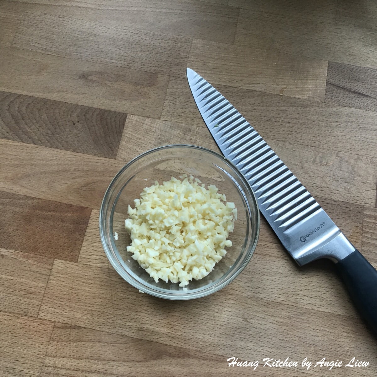 Chop garlic.