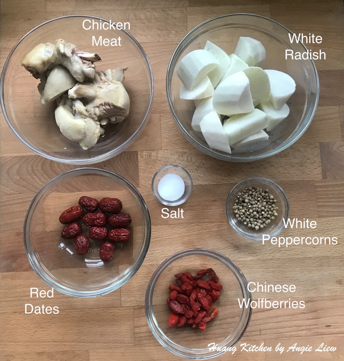 Ingredients for white radish soup.