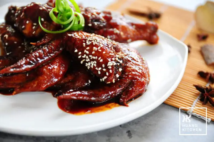 Soy Sauce Chicken Wings (See Yao Hong Siu Gai Yik) 豉油红烧鸡翼 Recipe by Huang Kitchen - side view close up of wings on plate