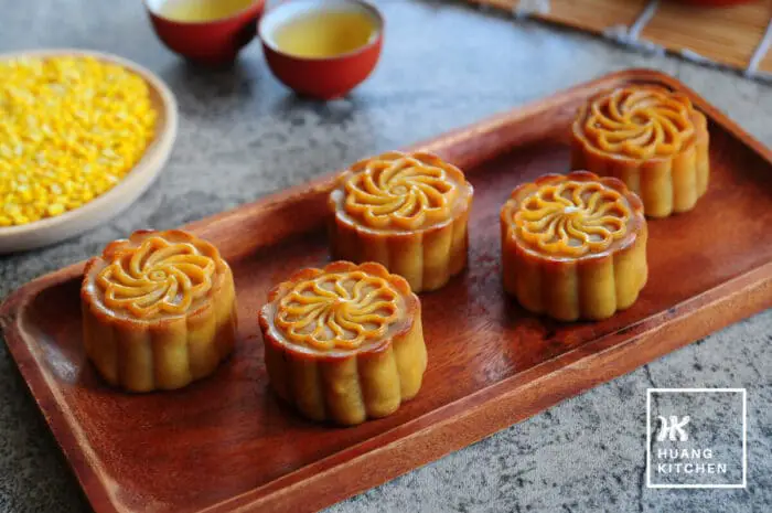 Baked Durian Mung Bean Paste Mooncake Recipe by Huang Kitchen - Close up of mini mooncakes