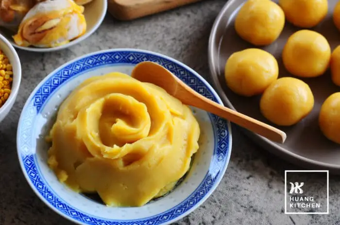  Homemade Durian Mung Bean Pastę Recipe by Huang Kitchen - Close up of paste swirl with filling balls