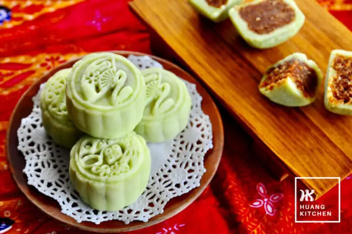 Ondeh Ondeh Snow Skin Mooncakes Recipe 椰丝球冰皮月饼食谱 by Huang Kitchen - Recipe Feature Photo