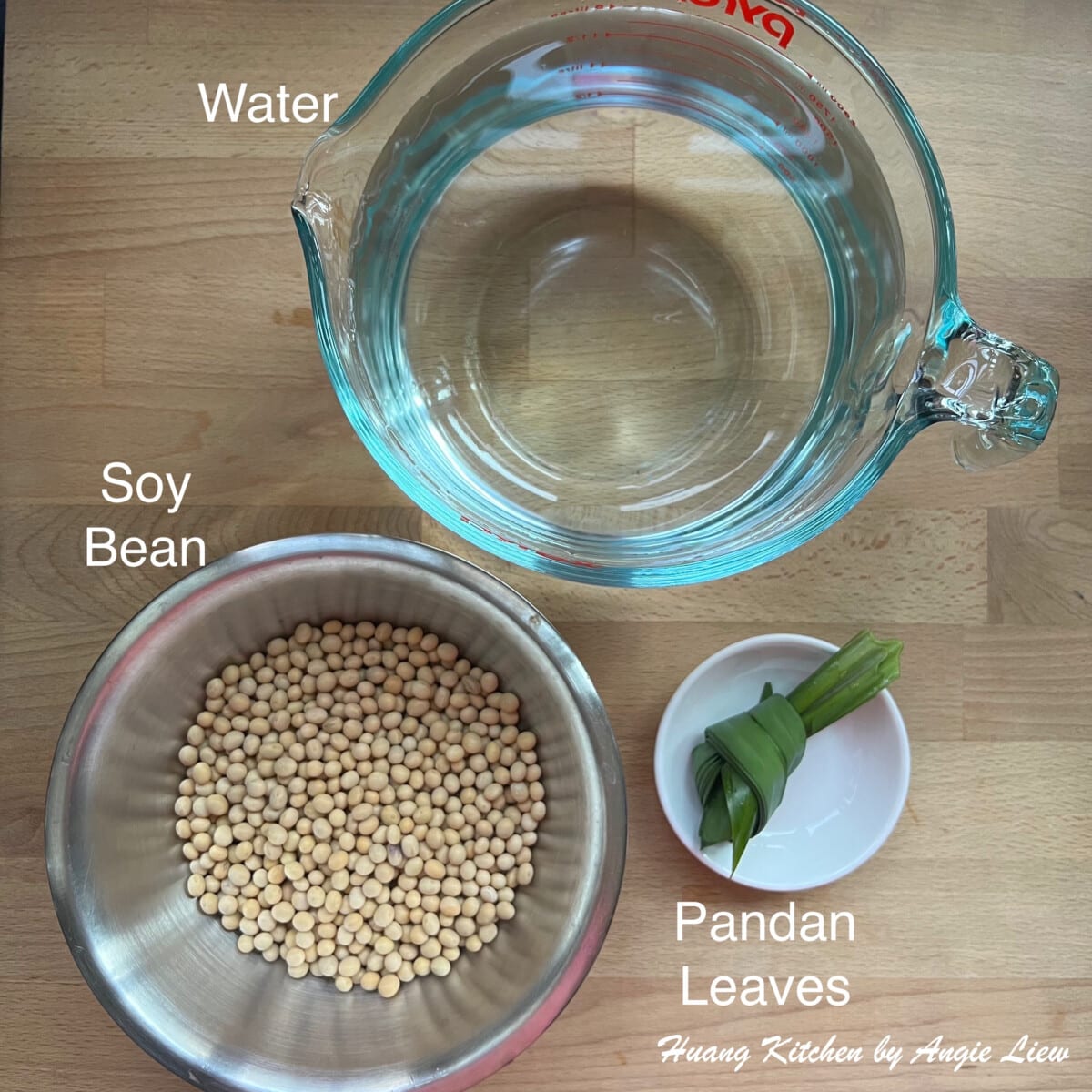 Ingredients to make soy milk.