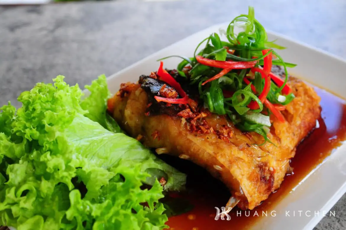 Soy Sauce Deep Fried Crispy Fish 油浸鱼腩食谱 Huang Kitchen