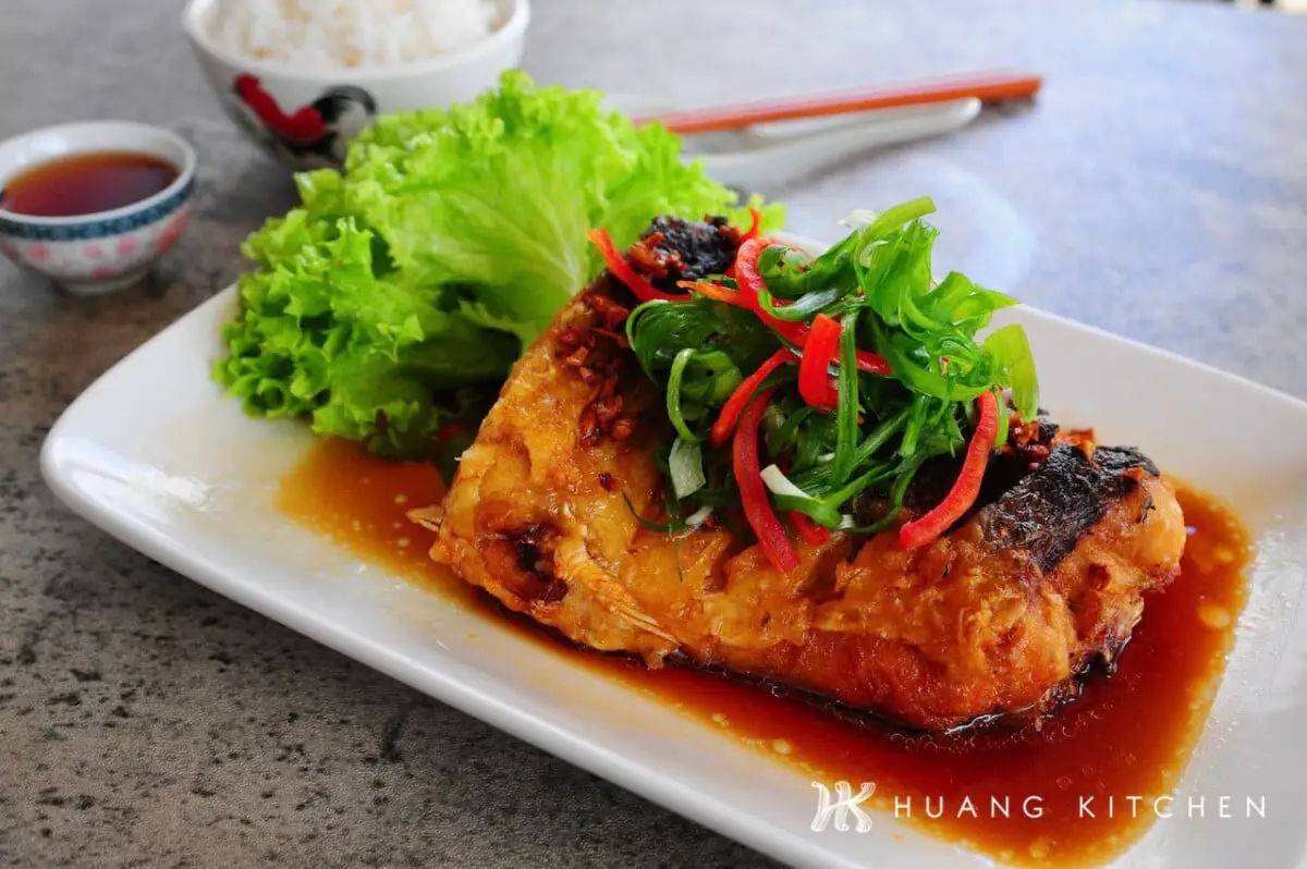 Soy Sauce Deep Fried Crispy Fish 油浸鱼腩食谱 Huang Kitchen